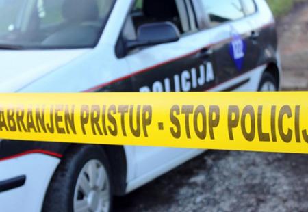 https://storage.bljesak.info/article/318272/450x310/policija traka (2).jpg